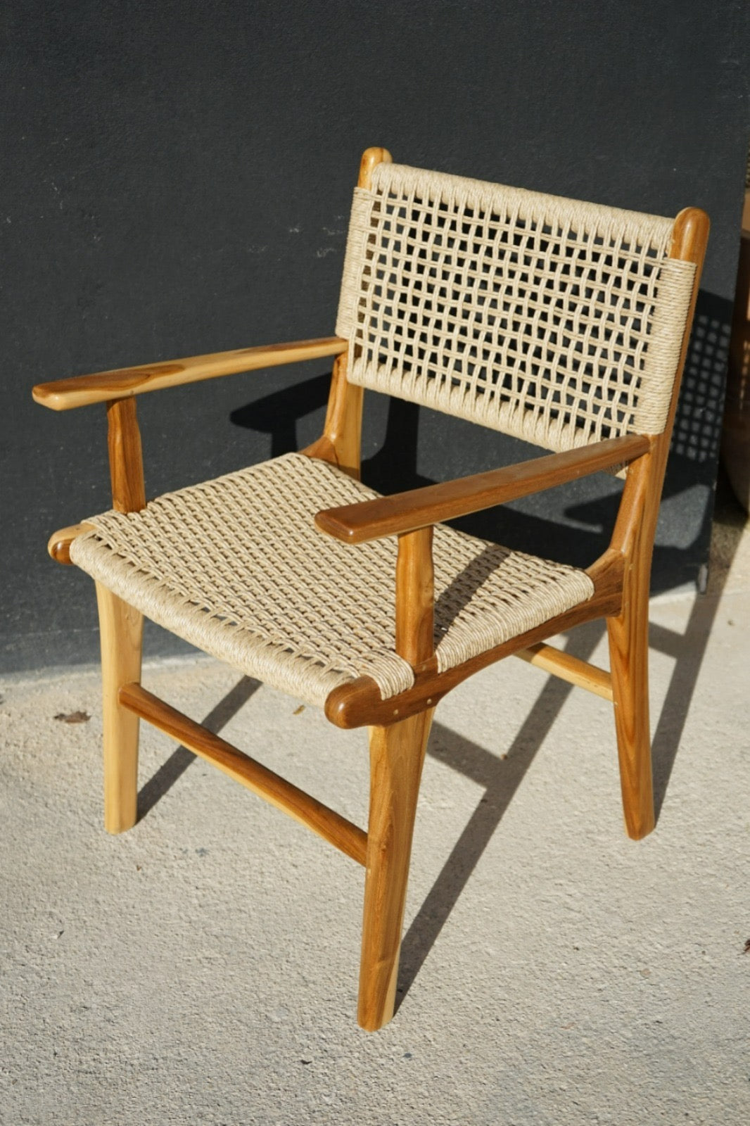 BONNET CHAIR WITH ARM