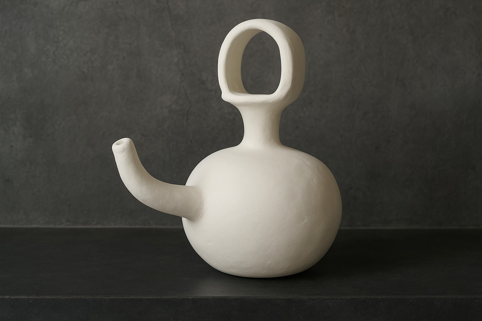 Jarra "Ying Yang" - Blanco / Tetera Decorativa de Barro / Alto: 32 cm x Diametro: 30 cm